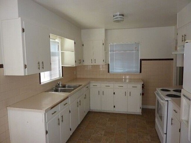 Building Photo - Charming 2 Bedroom in Old Westminster