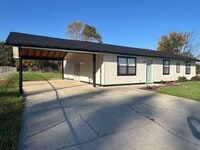 Building Photo - Location Friendly!!