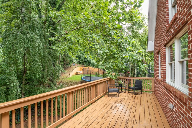 Building Photo - 6351 Lakewood Dr