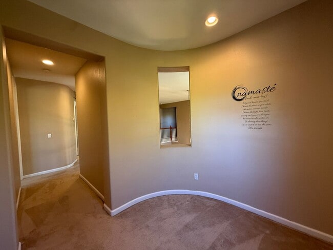 Building Photo - 2750 Dove Tail Dr