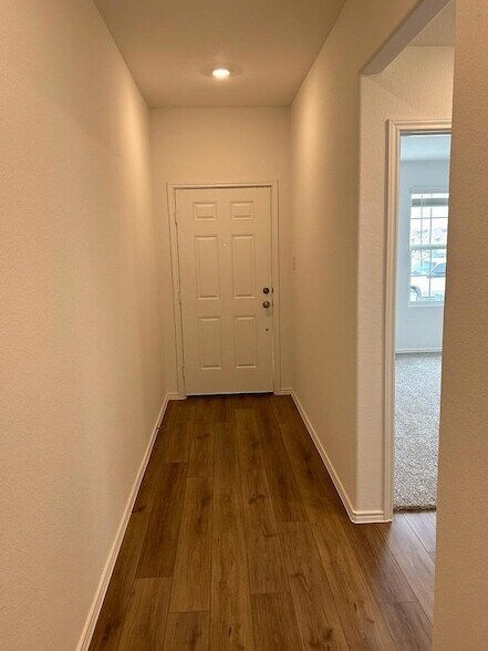 Building Photo - 365 Sonterra Dr