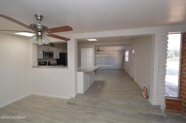 Building Photo - 7118 E Elbow Bay Dr
