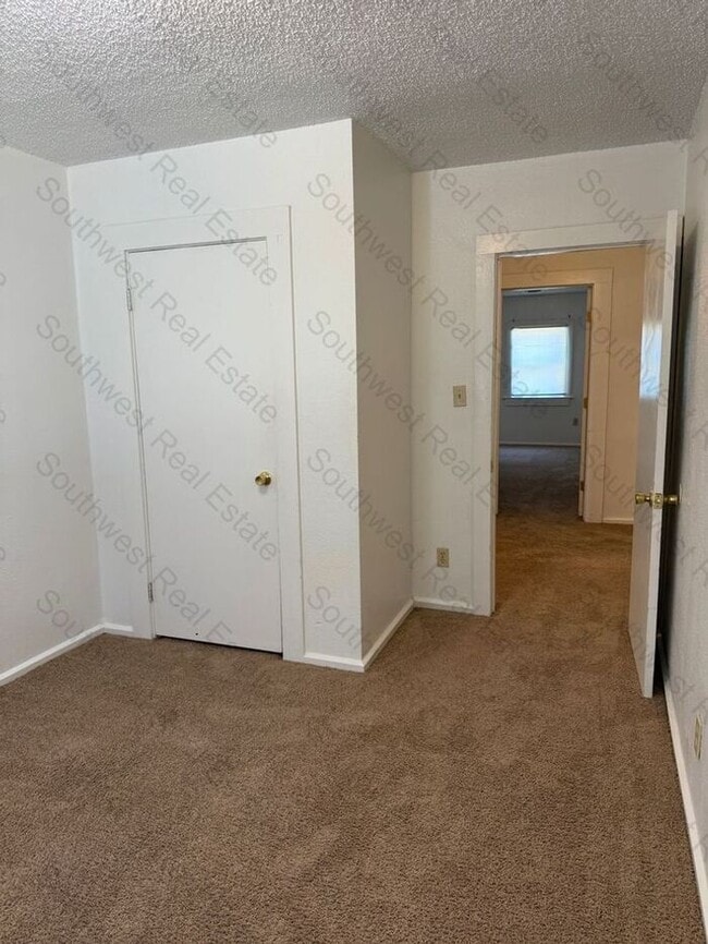 Building Photo - Charming 2 bedroom 1 bath home
