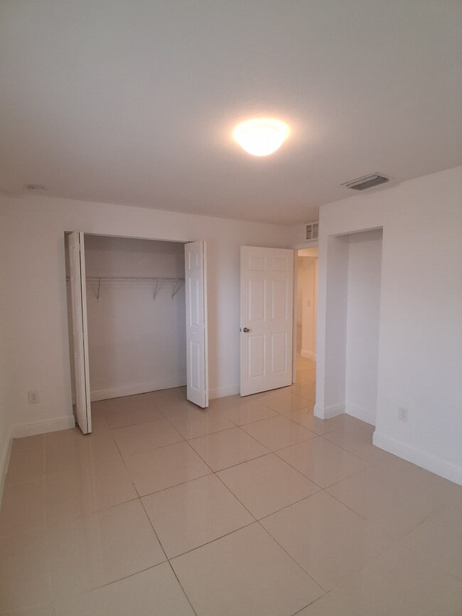 Building Photo - 9007 Meadow Cir