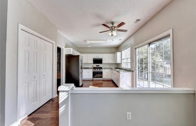 Building Photo - 300 Treyford Ct