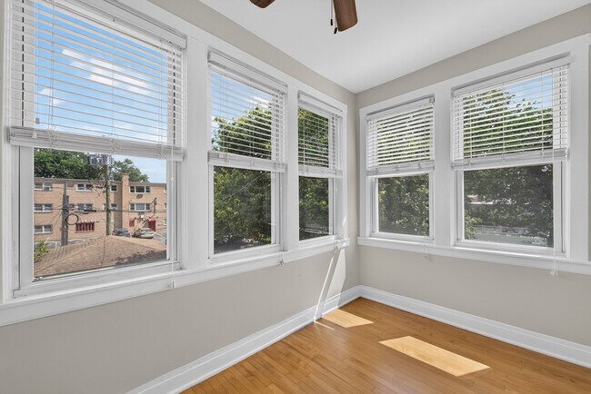 Building Photo - 414 S Harvey Ave