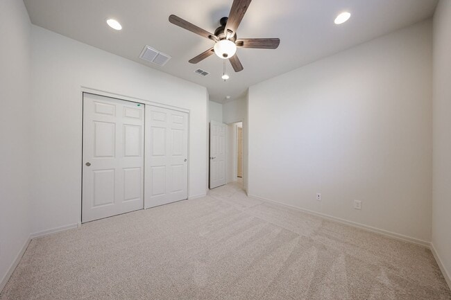Building Photo - 3 bedroom + Den in Asante community