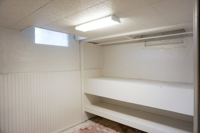 Building Photo - 194 E 4800 S