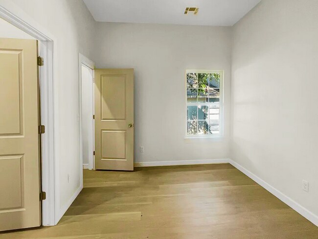 Building Photo - Sleek & Spacious 3-Bedroom Duplex Near Dow...