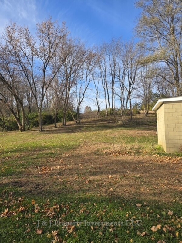 Building Photo - 7119 S Solon Rd