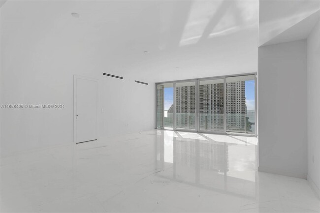 Building Photo - 300 Biscayne Blvd Way