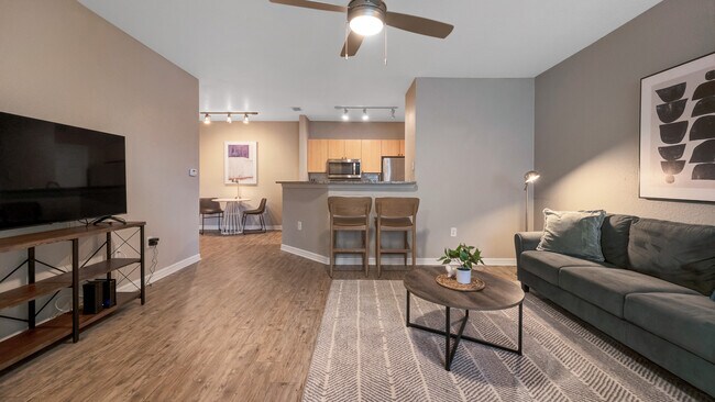 Building Photo - 3751 Pine Ridge Blvd