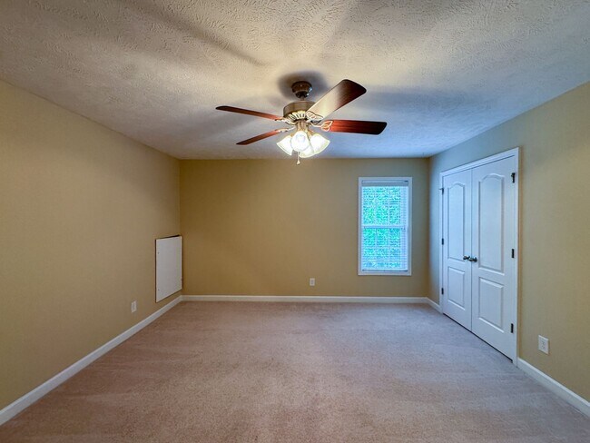 Building Photo - Gorgeous 3 Bed 2.5 Bath Home on Corner Lot