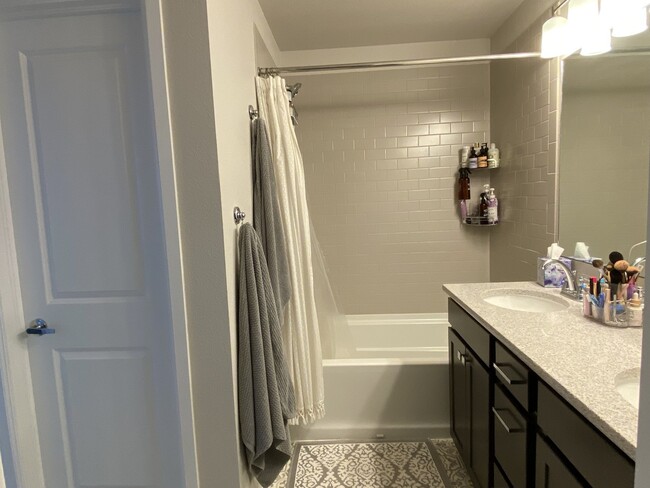 Building Photo - 3 bedroom Wolf Ranch Townhome - Laurel Mou...