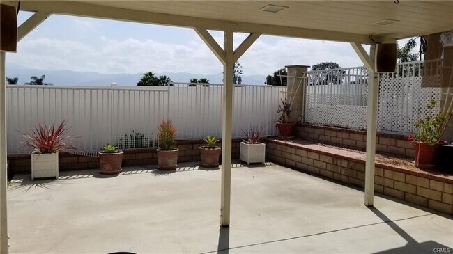 Building Photo - 424 Dylan Dr