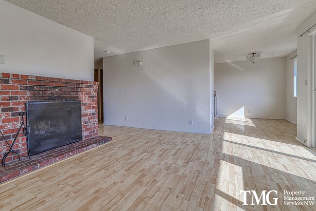 Primary Photo - Cozy 2 bed 1 bath Pet Friendly Condo in Ca...