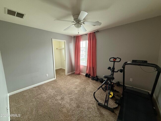 Building Photo - 1011 E Redwood Dr