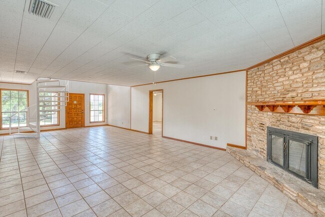 Building Photo - 6552 CR 403