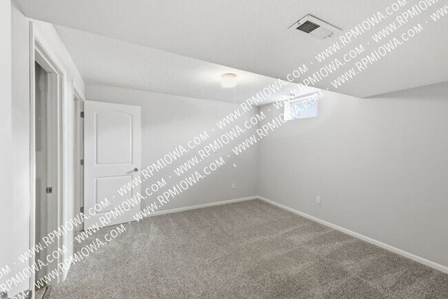 Building Photo - 4025 SE 25th St