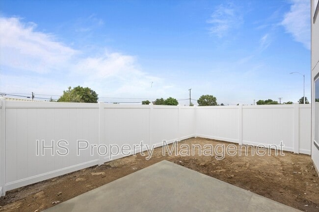 Building Photo - 4762 W Quinault Ave