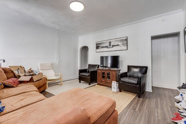 Building Photo - AVAILABLE MAY 2026 - Spacious 3 Bedroom Home w/ Non-Traditional Layout!