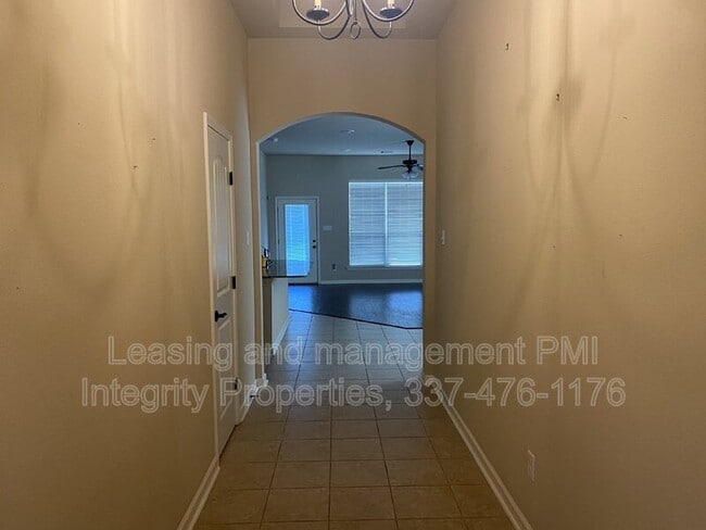 Building Photo - 115 N Pointe Dr