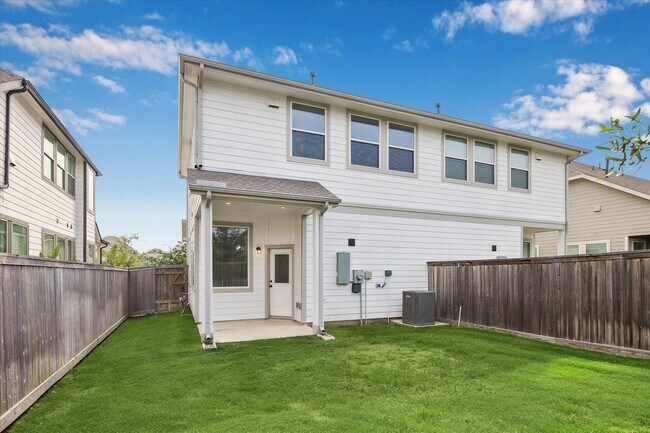 Building Photo - 12946 Rio Mariano Ln