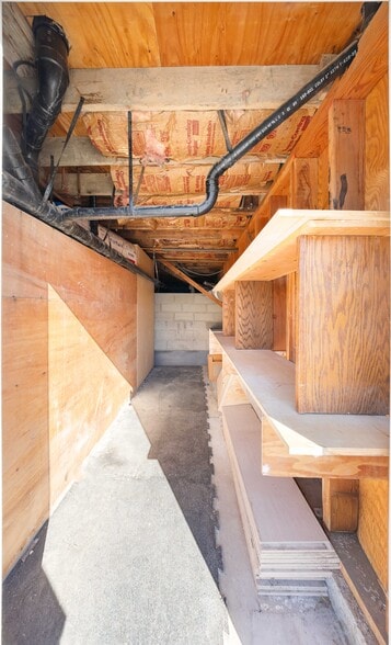 Building Photo - 10225 Fernglen Ave