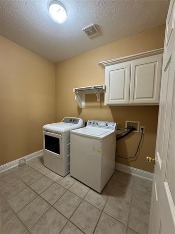 Building Photo - 9101 Forest Hills Dr