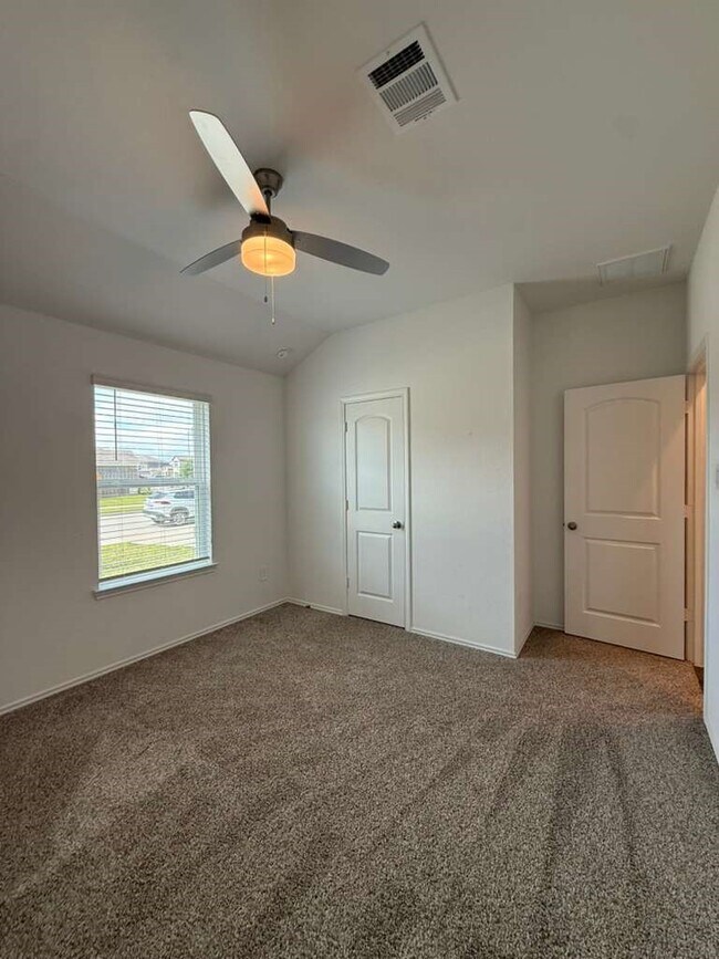Building Photo - 5037 Almond Ter Dr