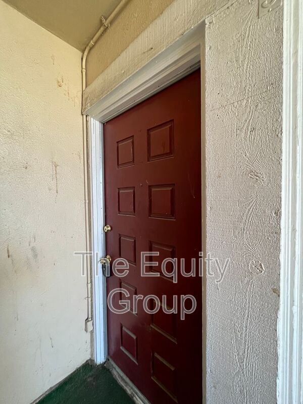 Building Photo - 570 S Richmond Ave