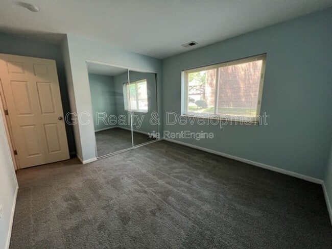 Building Photo - 709 Central Rd