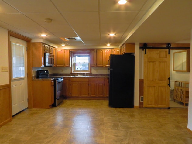 Kitchen - 365 Lynne Dr