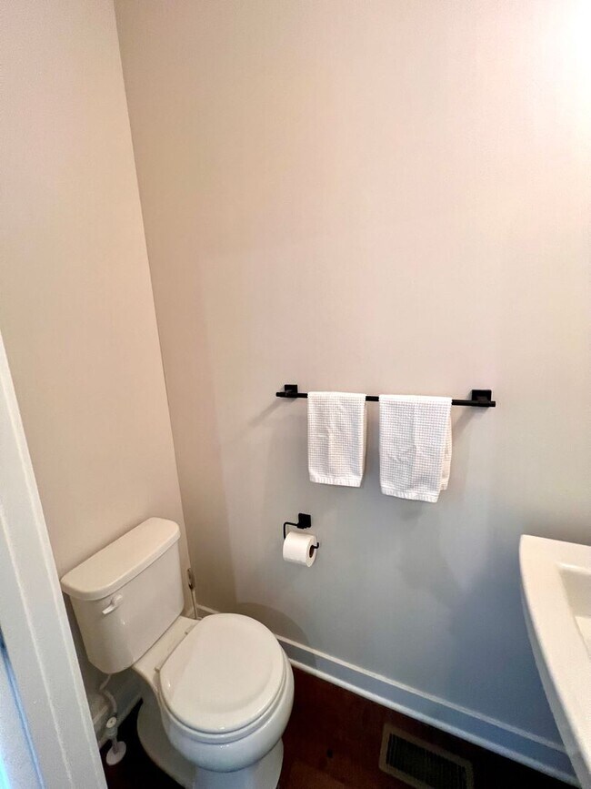 Building Photo - Canonsburg - 3 Bedroom 2.5 Bathroom Townhome For Rent