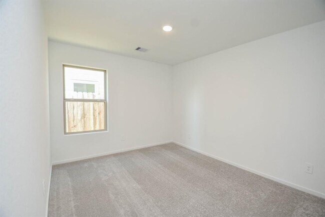 Building Photo - 1542 San Sebastien Dr