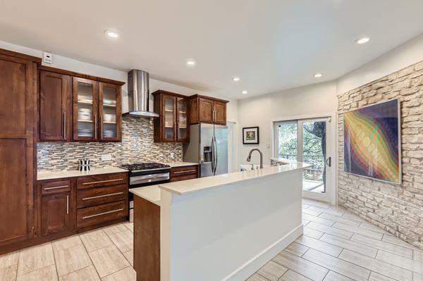 Building Photo - 2203 Doral Dr
