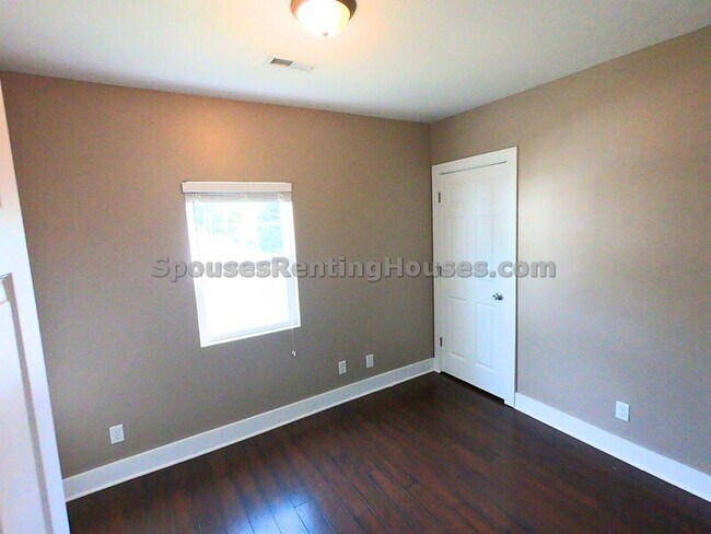 Building Photo - 1402-1404 Charles Street - 1404