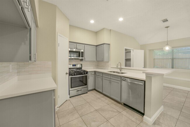 Building Photo - 21211 Park Mt Dr