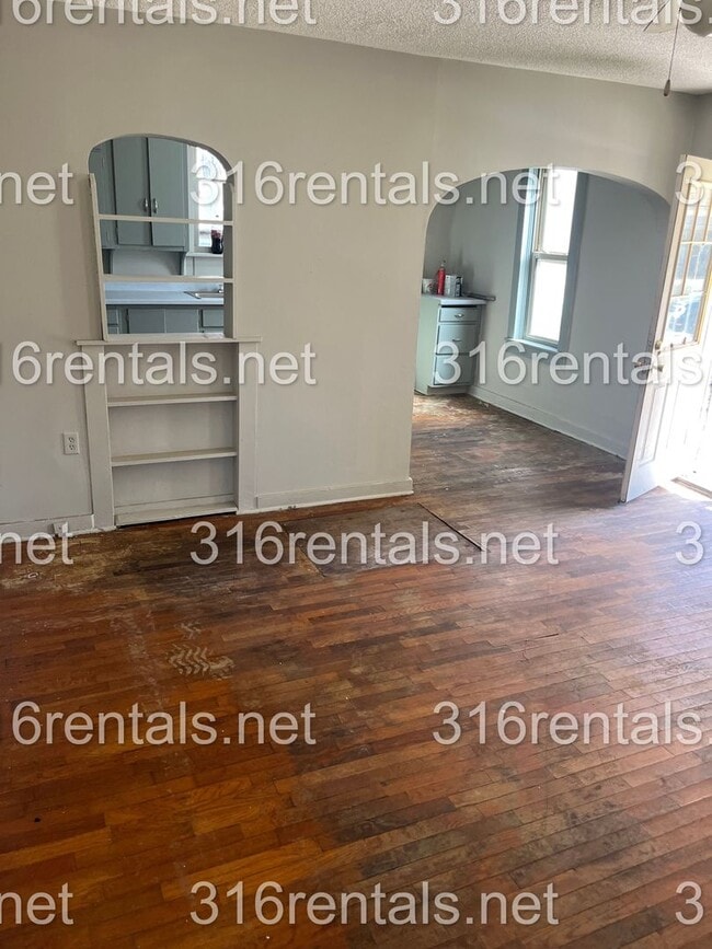 Building Photo - $795 - 2 bed 1 bath - Single Family Home