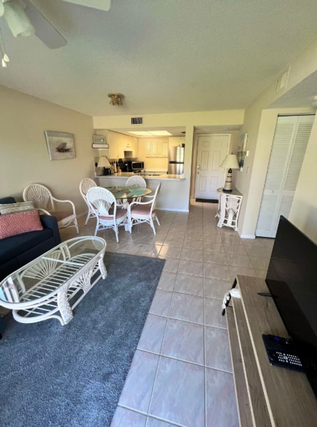 Building Photo - Beach Condo for Rent, AVAILABLE NOW!
