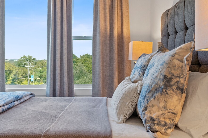 Building Photo - 1900 Barton Springs Rd