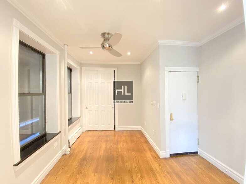 Building Photo - Mott Street