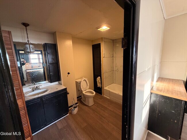 Building Photo - 8 Bayard St