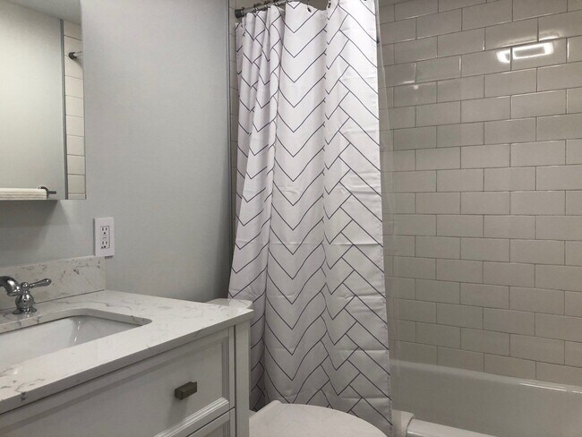 Building Photo - 36 Bellvista Rd