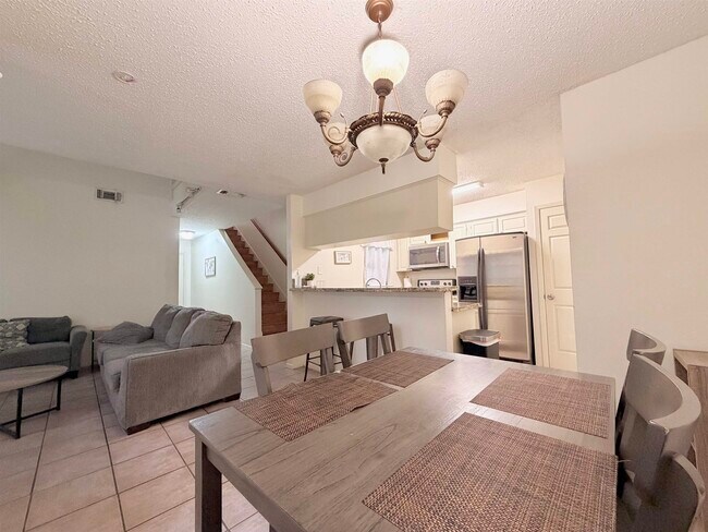 Building Photo - 200 Martingale