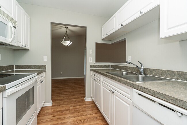Building Photo - 5681 Pine Aires Dr
