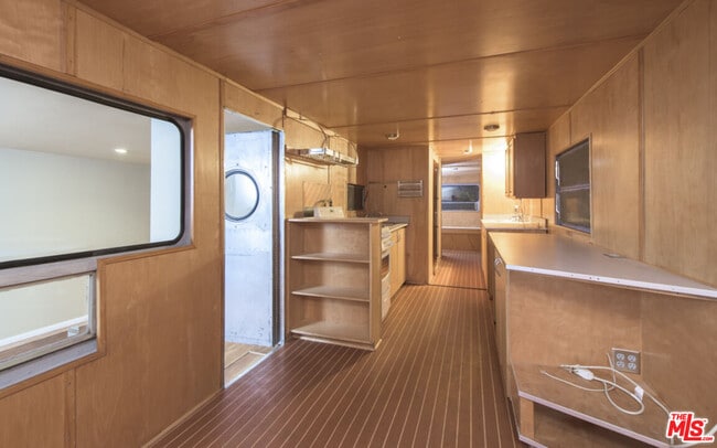 Building Photo - 272 N Topanga Canyon Blvd