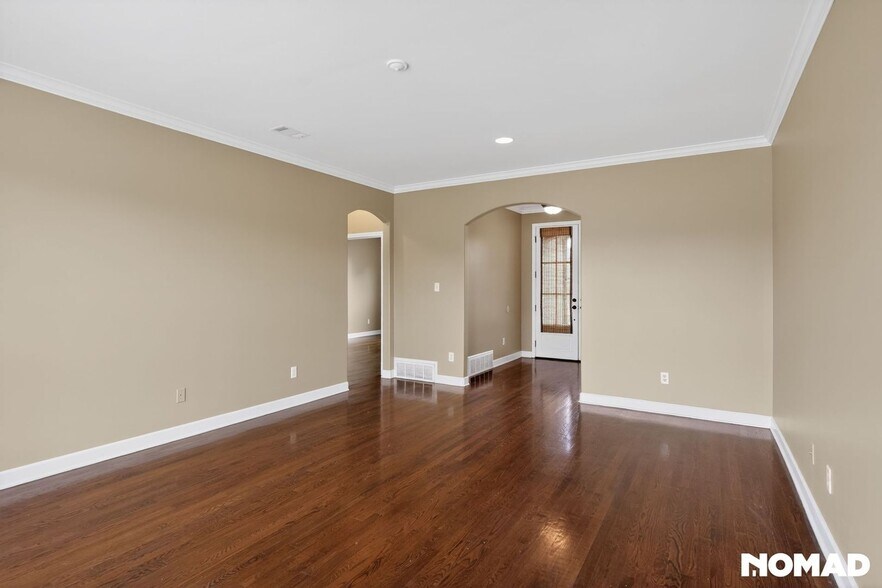 Building Photo - 4886 Fox Springs Dr