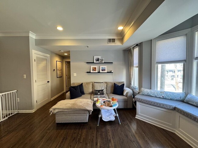 Building Photo - 531 Jefferson St