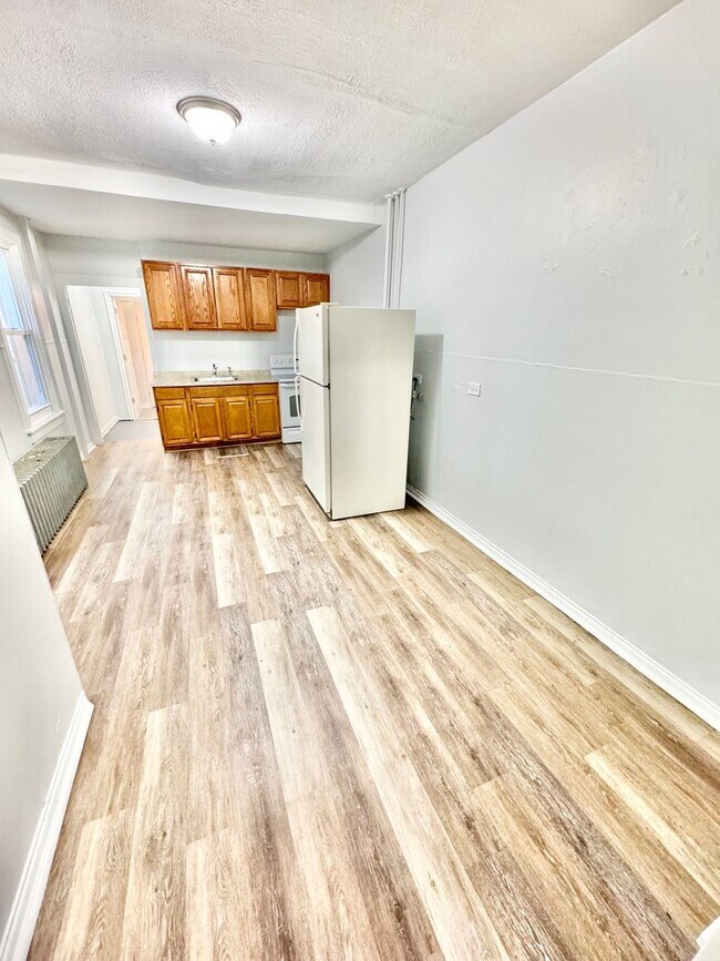 Building Photo - 445-447 West Linden Street